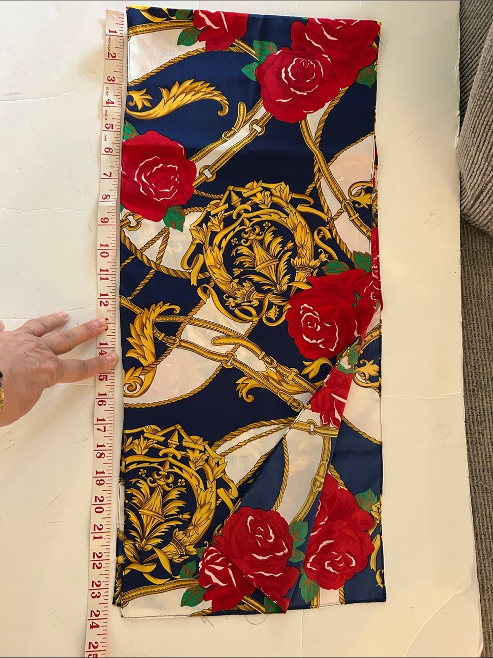 vintage scarf gold baroque rope, chain, red roses medallion print navy white - Picture 4 of 6